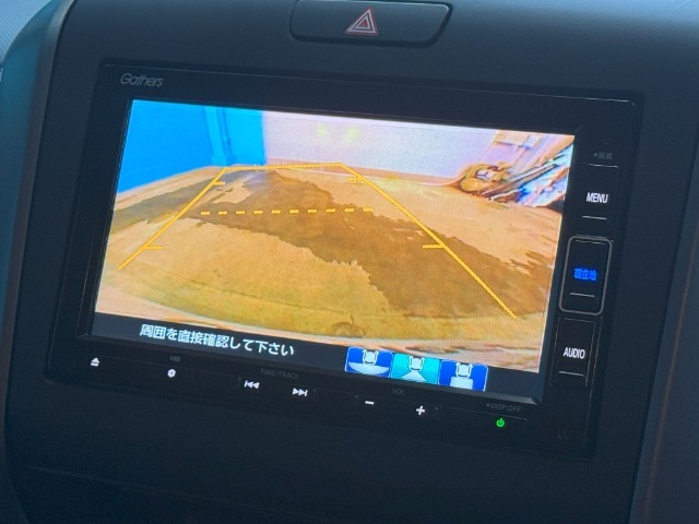 バックカメラのお写真です。駐車が苦手な方でも楽に駐車が行えますね♪