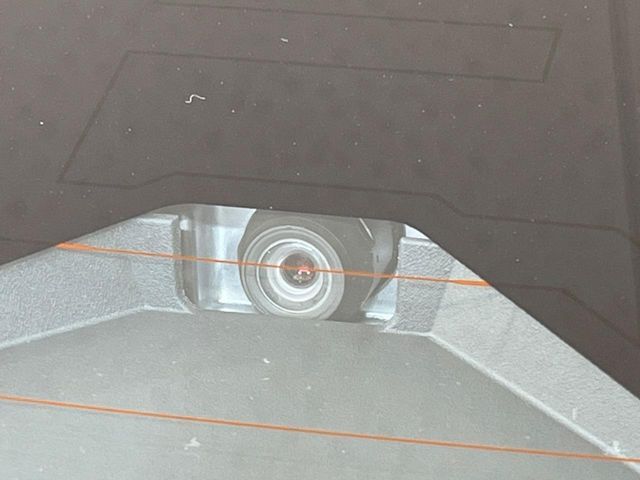 【トヨタセーフティセンス】走行中に前方の車両等を認識し、衝突しそうな時は警報とブレーキで衝突回避と被害軽減をアシスト。より安全にドライブをお楽しみいただけます。