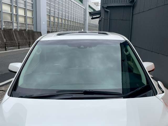 愛車の故障に備えオプションで保証会社による中古車保証を取扱いしています。期間は10年まで、範囲は397箇所まで加入できます。万が一の修理費が0円、全国で修理可能、ロードサービス付きです。