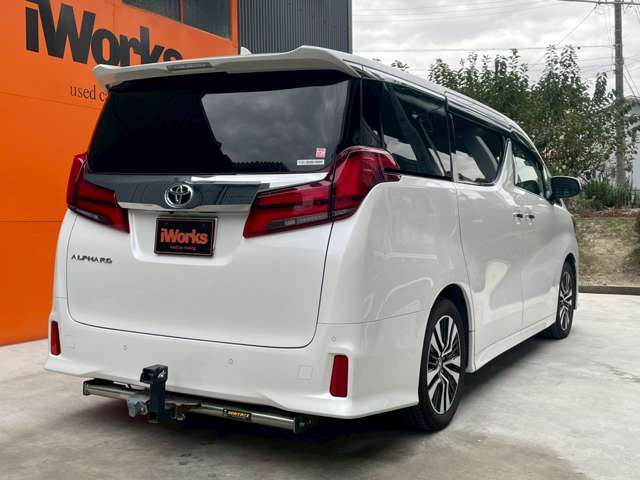 経験豊富なディーラー出身の熟練メカニックによる徹底した納車前点検を実施しております。それぞれの車両のコンディションによって必要部品、消耗品の交換を行っておりますので納車後は安心してお乗り頂けます。