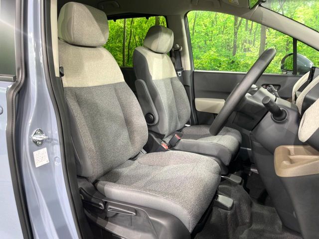 運転席シート廻りは使用感も少なく、良好な状態となっています。丁寧に使われていたことがよくわかりますね。