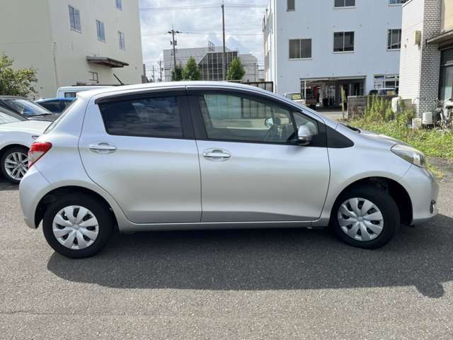車両の品質管理は室内展示場を完備しておりますので、品質を保った状態の車両をご覧いただけます。