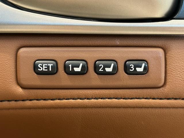 シートメモリー機能とは席のシート位置を記憶させシート位置を変えても記憶させた位置にセットすることができます。