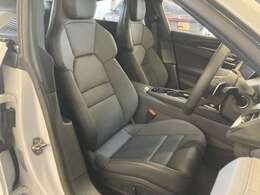 エンジンやトランスミッション等の主要部品を含むほぼ全ての部品を、走行距離に関係なく保証します。万一、修理が必要な場合でも工賃や部品代等は無償です。保証期間はスタッフまでお尋ねください