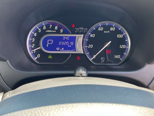 視認性の高いメーターで運転情報を的確に把握できます！