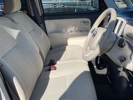【運転席】座り心地が良いシートなので長時間の運転でも快適にお過ごしいただけます。新品のフロアマットのご注文も可能です。掲載箇所以外にご希望の写真がございましたらお気軽にお問い合わせ下さい。