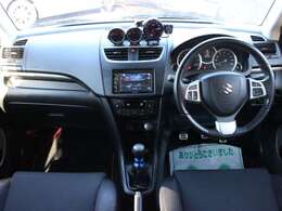 スッキリとしたスイフトスポーツらしいデザインのダッシュ回り！フロントビューの視認性もよく運転しやすいと思います★