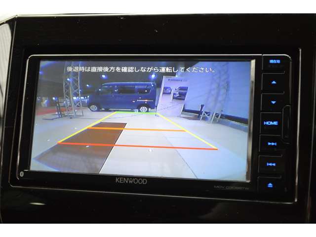 バックモニター機能付きです！バックする際に後方の様子をカーナビのモニター上に表示してくれます。運転席にいながら、後方が確認できるので、バック駐車が、スムーズに行えます。
