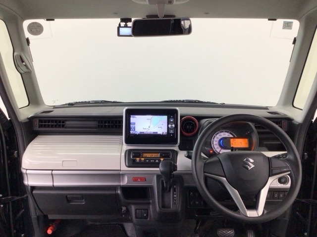 【前方視界】開放的な前方視界！運転がしやすく疲れにくいです♪窓が大きく、見通しがとっても良いおクルマですよ♪