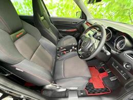 「この車の写真をもっと見たい」「状態が気になる」「この装備はついている？」どんな小さな疑問でもお気軽にお問い合わせください！