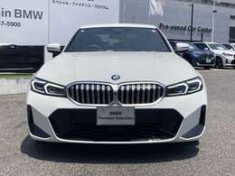 【キドニーグリル】BMWは約90年もの間、ほぼ全ての車両にひと目でBMWだと分かるこの特徴的なフロントグリルが備えられ、デザイン・アイコンとして親しまれてきました。