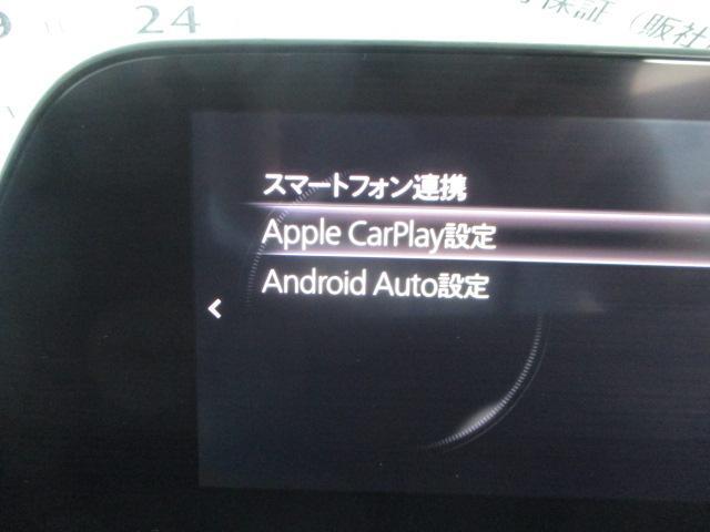 AppleCarPlayとAndroidAutoを搭載。車両と携帯電話をつなげれば携帯の音楽アプリなどが使用できます。