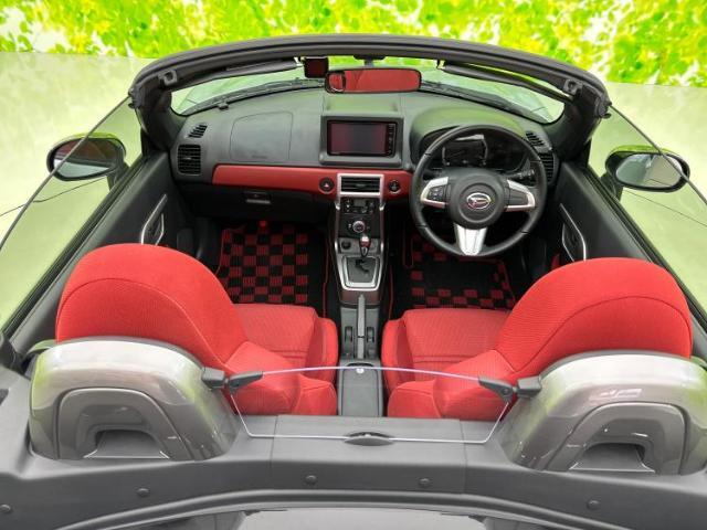 WECARSでは各商談席に大型モニターをご用意しております！見やすい大画面でゆったりと全国の在庫をご覧いただけます！是非ご来店お待ちしております！