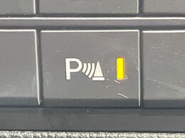 【クリアランスソナー】バンパーに付いたセンサーが障害物を検知！一定の距離に近づくとアラートで教えてくれます♪狭い駐車スペースや車庫入れ時も安心ですね☆