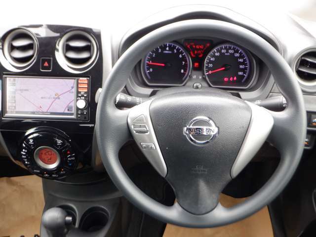 清潔で広々した座席です！是非、現車を見て体感してみてください。