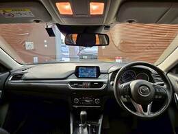 コックピット。車内もキレイで嫌な臭いもありません！ご納車後の臭いが付きにくくなる「空気触媒コーティング」もあります。