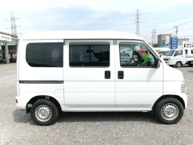 当社では、国土交通省指定民間車検工場が併設されております。国家資格を持ったスタッフが整備・検査させていただきます。
