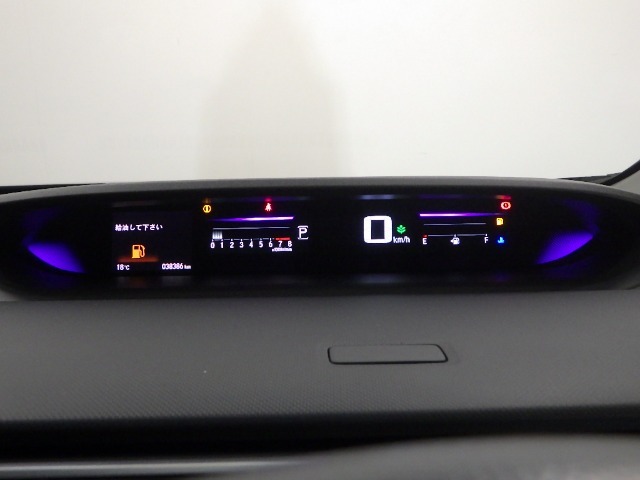 視認性、認識性にこだわった、カラー液晶メーターを採用。速度は読み取りやすいよう数字で大きく表示します！