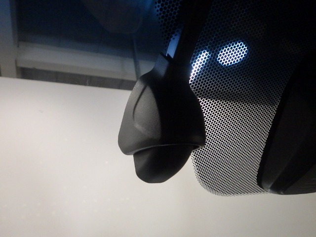 『ドライブレコーダー』動画を残すことで万が一の事態に遭遇した時の必須アイテムです！急ブレーキ・急ハンドルが起こった際、自動で記録が上書きされずに保存され、後でPC等で確認出来ます。