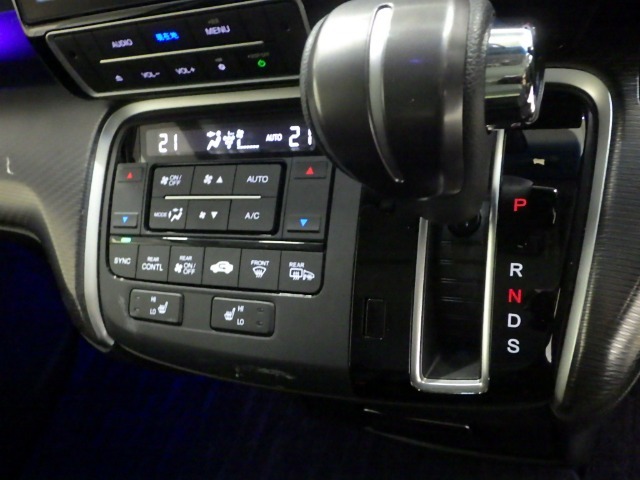 オートエアコンタイプなので細かい操作なしで快適温度に調整してくれます。季節の変わり目のわずらわしさはありませんね♪