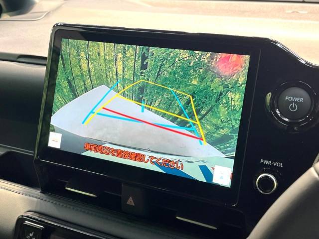 【バックカメラ】駐車時に後方がリアルタイム映像で確認できます。大型商業施設や立体駐車場での駐車時や、夜間のバック時に大活躍！運転スキルに関わらず、今や必須となった装備のひとつです！