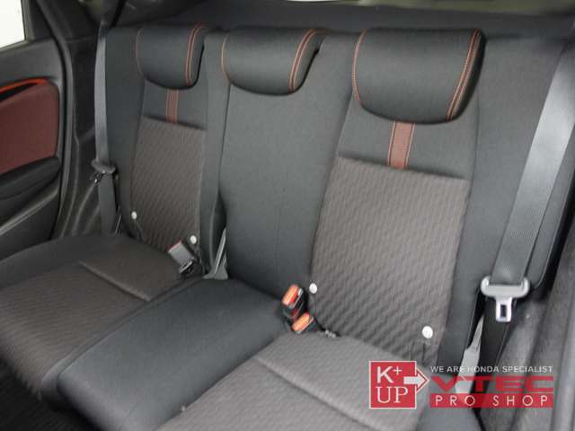 後部座席のコンディションも良好です。荷物に合わせて多彩なシートアレンジができるのもフィットの魅力の一つ！