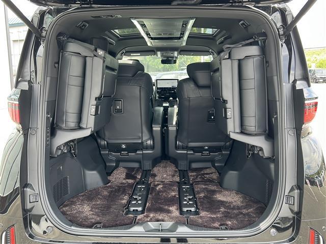 シートアレンジも可能です。店舗にて現車の確認もいただけますので、お電話で在庫のご確認の上是非ご来店くださいませ！！！ワクワクするクルマ選びをご提案します！