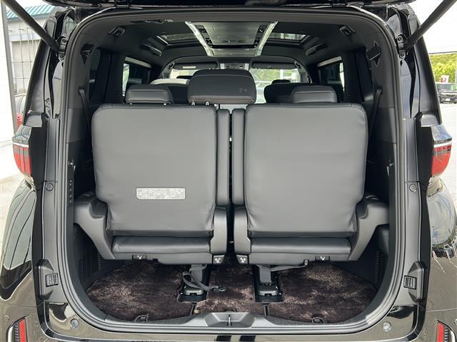 トランクの画像です。店舗にて現車の確認もいただけますので、お電話で在庫のご確認の上是非ご来店くださいませ！！！ワクワクするクルマ選びをご提案します！