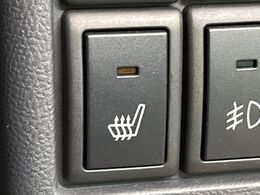 【シートヒーター】寒い日に重宝するシートヒーター！エアコンより早く温まってくれるので寒がりの人も安心ですね♪エアコンの温風は乾燥するから苦手、という方にもをおすすめです。