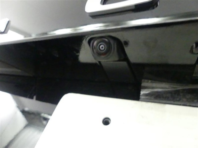 バックカメラが付いているので後方確認が非常にしやすいです。今や運転初心者も熟練者も必須装備！ついていて損はないですね♪