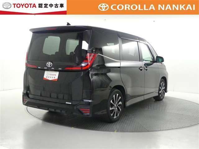 広々とした車内空間に優れた燃費性能。更にデザインも上質で人気のお車です！