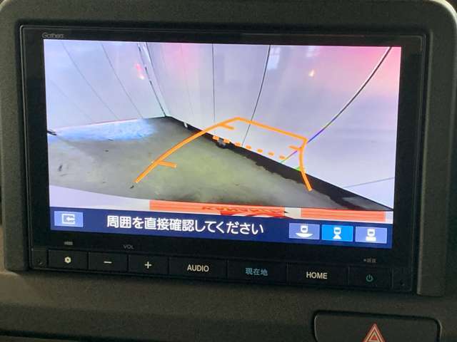 バックギアに入れるだけで自動でリヤカメラに切り替わります！車庫入れやバックが苦手な方にオススメ！