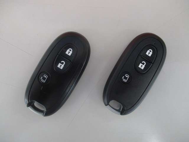 スライドドア開閉も可能で便利なインテリkeyは2本。