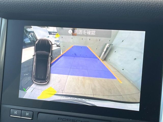 ●ガイドライン付きバックカメラ：不安な駐車もこれで安心！ガイドライン付きなので狭い箇所での駐車もラクラクです！