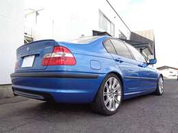 台数限定車　プレミアムモデル。特別色　Mインディビジュアル　エストリル ブルーメタリック