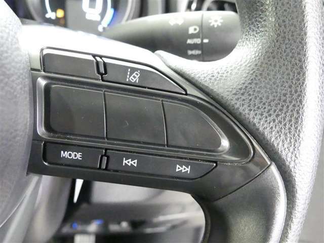 【ステアリングスイッチ】ハンドルから手を離さずに、操作が出来るスイッチです。（現車でのご確認をお願い致します）