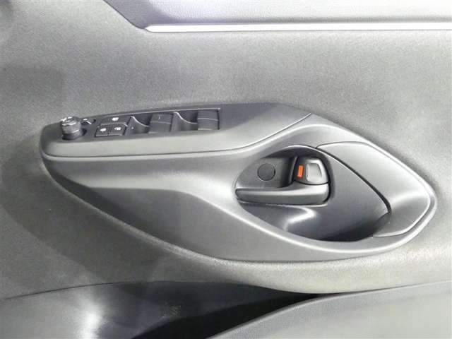 【ご連絡下さい】ディーラーならではの全国対応トヨタ中古車保証で購入後も安心♪質問メール・電話大歓迎です。まずはお気軽にご連絡ください。