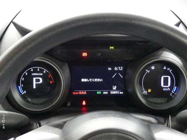 とっても見やすいメーターです。夜間時はラグジュアリーな気分にさせてくれる照明が魅力ですので、夜のドライブも楽しみになりますよ♪