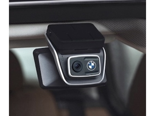 Aプラン画像：BMW純正ドライブレコーダー Advanced Car Eye 3.0 Pro高性能フロント＆リヤ・カメラで、前後の状況を監視してリスクに備えます。