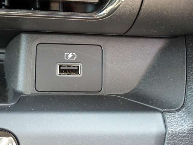 USBポートで携帯の充電が可能です！