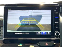 【バックカメラ】駐車時に後方がリアルタイム映像で確認できます。大型商業施設や立体駐車場での駐車時や、夜間のバック時に大活躍！運転スキルに関わらず、今や必須となった装備のひとつです！