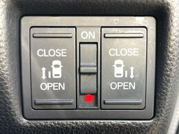 【両側パワースライドドア】スマートキーや運転席のスイッチで後席両側スライドドアの開閉が可能♪電動だから力を入れてドアを開ける必要が無く、小さなお子様でも簡単に開け閉めでき快適です♪
