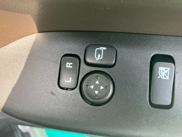 リモコンドアミラー装備で快適