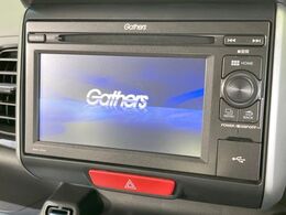 【純正ナビ】人気の純正ナビを装備しております。ナビの使いやすさはもちろん、オーディオ機能も充実！キャンプや旅行はもちろん、通勤や買い物など普段のドライブも楽しくなるはず♪