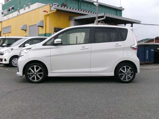 中古車でもとっても綺麗♪納車前に、しっかりクリーニングを行います！「綺麗」に「感謝」を込めて！