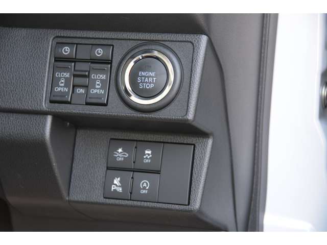 便利なキーフリーシステム付きですので、ドアの開閉からエンジン始動まで鍵を携帯しているだけで出来ちゃいますよ＾＾問い合わせはカーベル姫路東カーズカフェまで♪079-280-118お電話ください＾＾