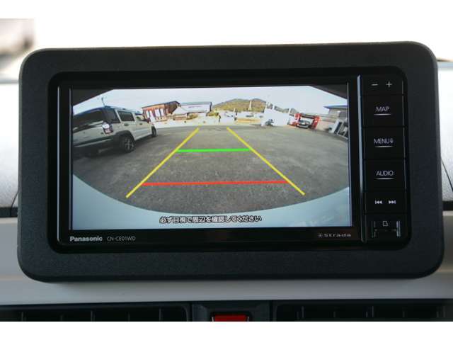 ナビ連動バックモニター付きです！ガイドラインも表示され、車庫入れ楽々です＾＾