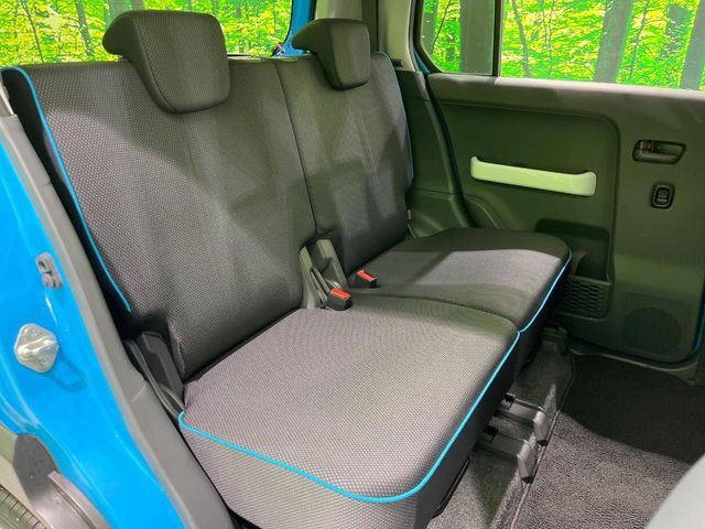 後部座席も気になるようなキズ・汚れやへたり等、大きなダメージはなく、良好な状態です。