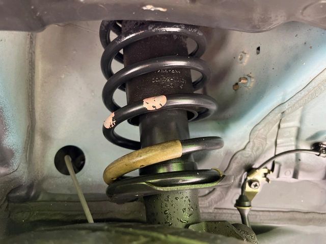 お車を安心してお乗りいただく為には、足回りの定期点検が欠かせません。サービスサポート（有償保証）では無料点検もご提供しており、安心のカーライフをお過ごしいただけるサポート体制が整っています。