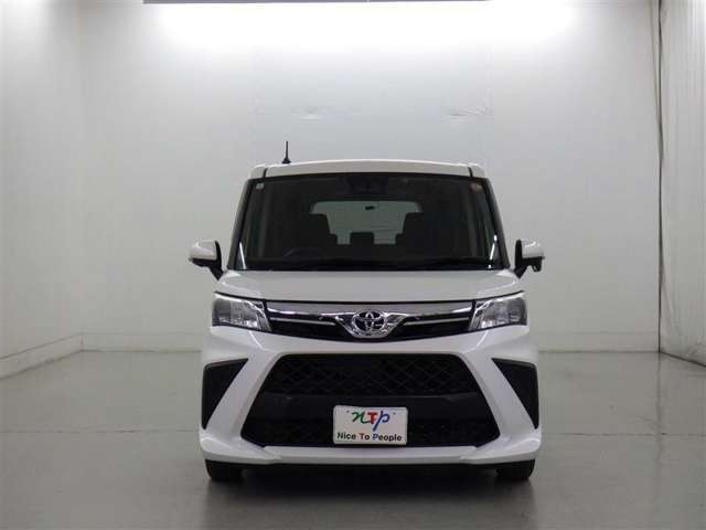 女性に人気のコンパクト自動車！初心者でも運転しやすく小回りもききます！